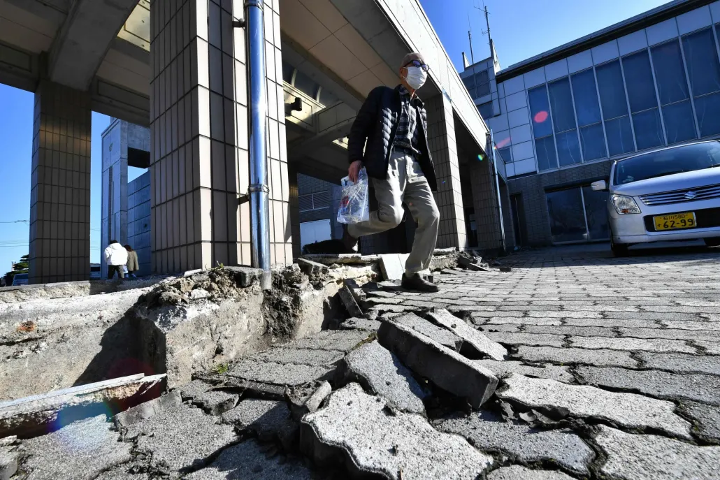 عمليات البحث وإنقاذ المتضررين من الزلزال مستمرة