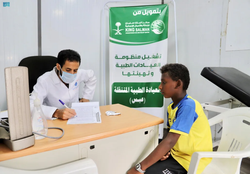 العيادات الطبية المتنقلة لمركز الملك سلمان للإغاثة في عبس تقدم خدماتها العلاجية لـ 210 مستفيدين  