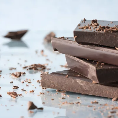 تناول الشوكولاتة الداكنة يقي من الإصابة بارتفاع الضغط