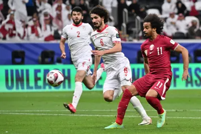 منتخب قطر أصبح أول المتأهلين لدور الـ 16