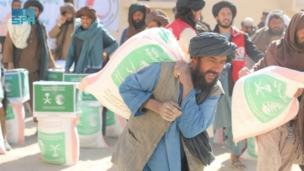 مركز الملك سلمان للإغاثة يوزع 400 سلة غذائية في مدينة كابل بأفغانستان