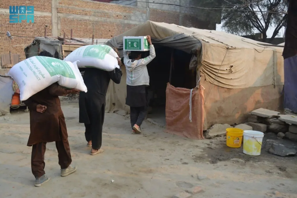 توزيع سلالا غذائية في إقليمي خيبر بختون خوا وبلوشستان بباكستان
