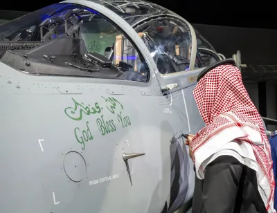 الأمير خالد بن سلمان يدشن الطائرة