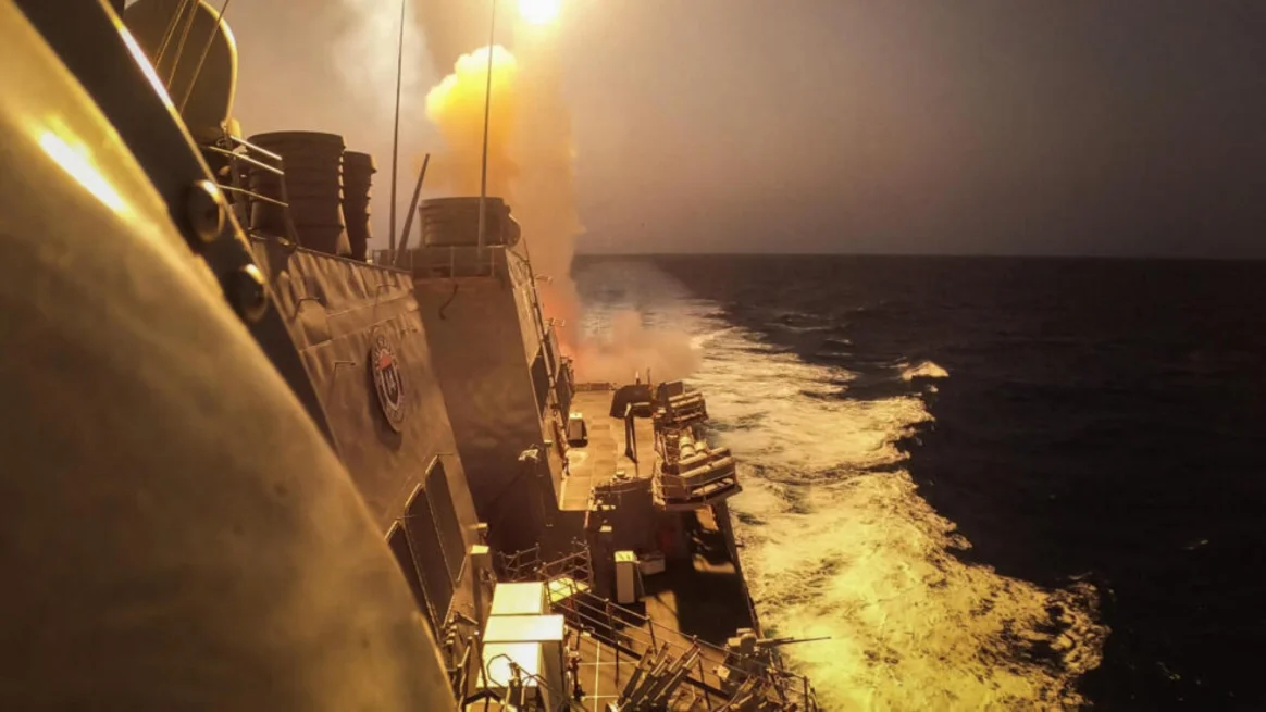 استهداف منصة إطلاق صواريخ باليستية مضادة للسفن