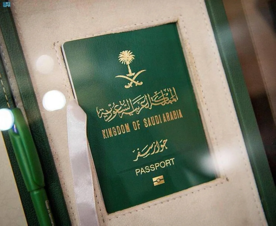 تجيز الأنظمة لوزير الداخلية أن يقرر منح الجنسية للمرأة الأجنبية المتزوجة من سعودي