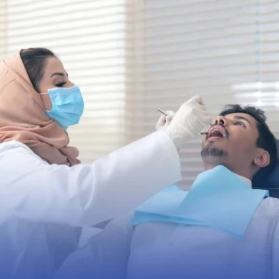 يؤهل البرنامج المتدربين للعمل بصفتهم مساعدين لطبيب الأسنان في الجوانب السريرية والإدارية داخل العيادة