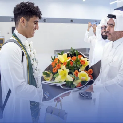 تكريم الطالب عبدالعزيز بن رجاء الحربي من مجمع الأمير سلطان للموهوبين بتعليم القصيم