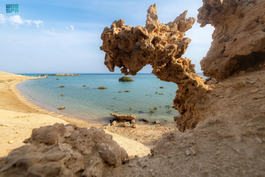 شاطئ "المسدود" يمثل جواهر طبيعية في المملكة