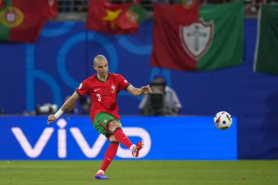 البرتغالي بيبي يدخل تاريخ كأس أمم أوروبا