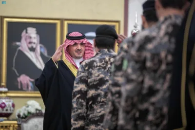 الأمير عبدالعزيز بن سعود يلتقي كبار مسؤولي وزارة الداخلية