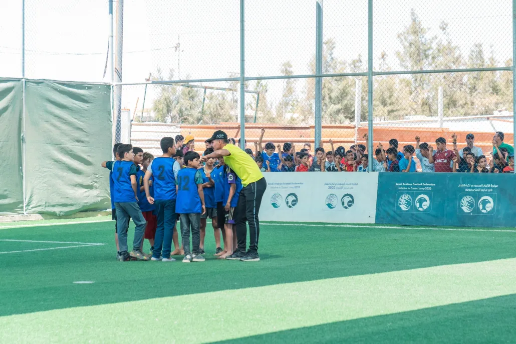 اتحاد الكرة السعودي يختتم البرنامج الرياضي في مخيم الزعتري