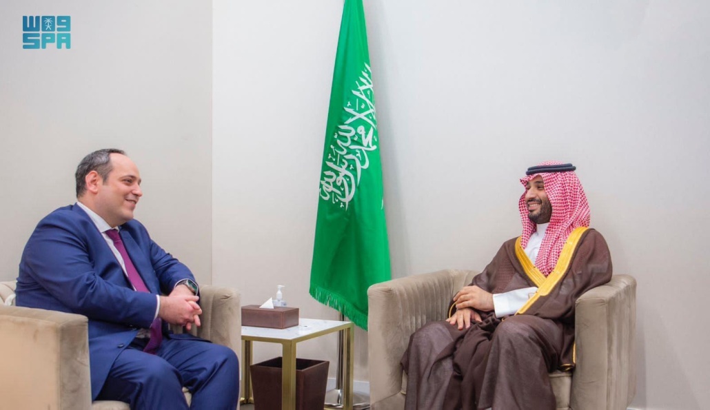 ولي العهد يلتقي بالأمين العام للمكتب الدولي للمعارض ديمتري كيركنتزس