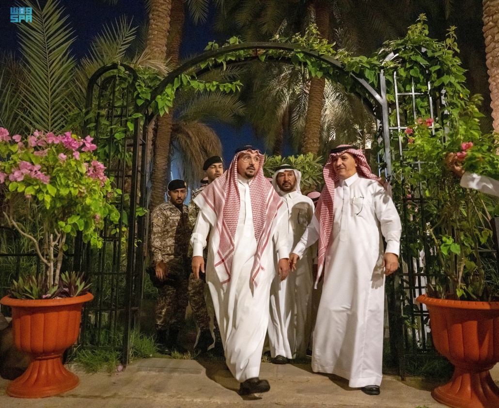 أمير القصيم يدشن مشروع جادة النخيل