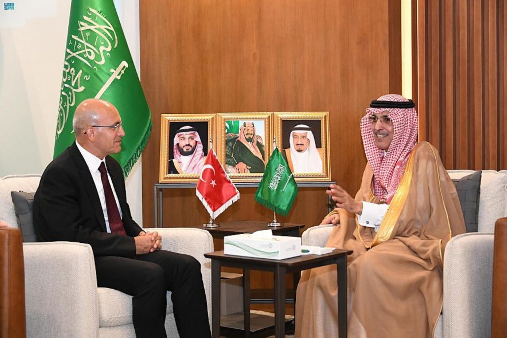 استعراض العلاقات المالية والاقتصادية بين البلدين