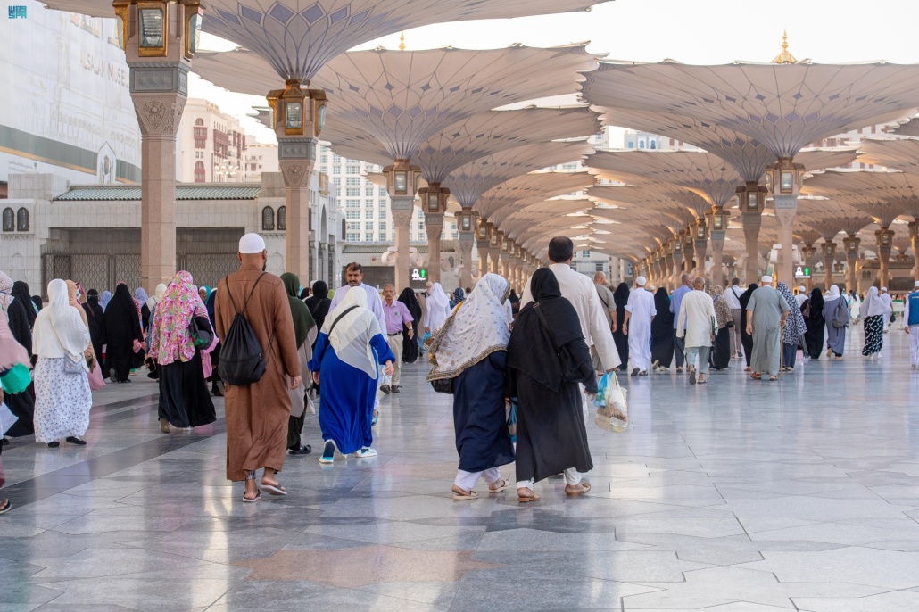 ضيوف الرحمن يتوافدون إلى المدينة