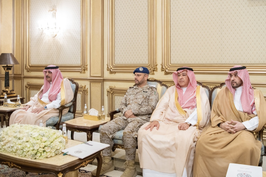 وزير الدفاع يبحث مع نظيره الكاميروني التعاون عسكرياً