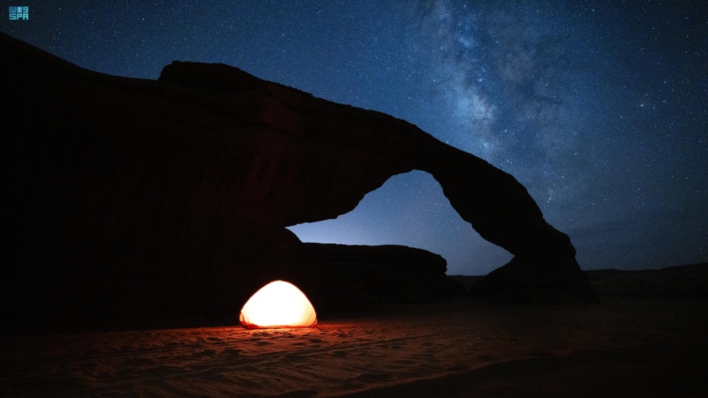 التخييم تحت النجوم بالعلا