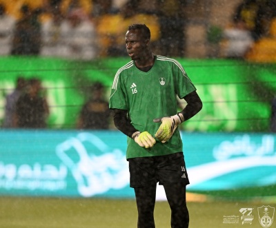 حارس مرمى فريق الأهلي السنغالي إدوارد ميندي يتلقى 4 أهداف في الكلاسيكو