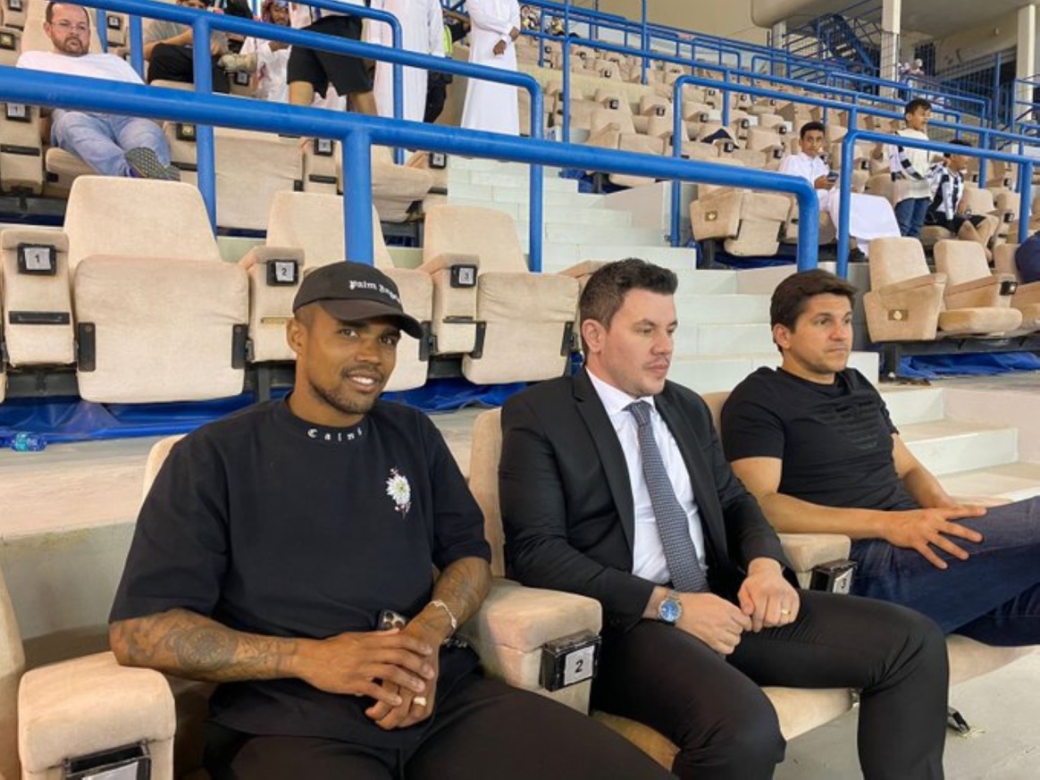 دوجلاس كوستا تواجد في مباراة الشباب والاتحاد