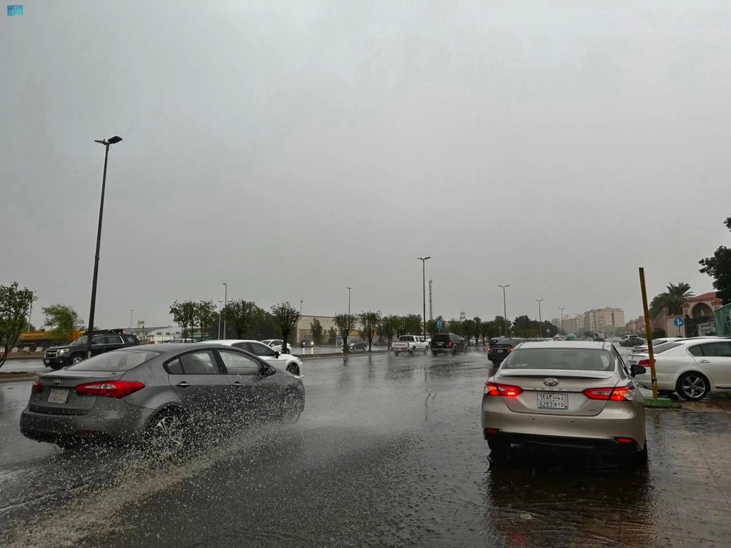  هطول أمطار متوسطة إلى غزيرة على محافظة جدة  