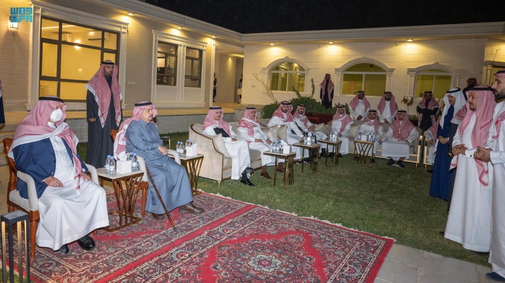 أمير منطقة الرياض خلال تقديمه واجب العزاء في الشهيد "العتيبي"