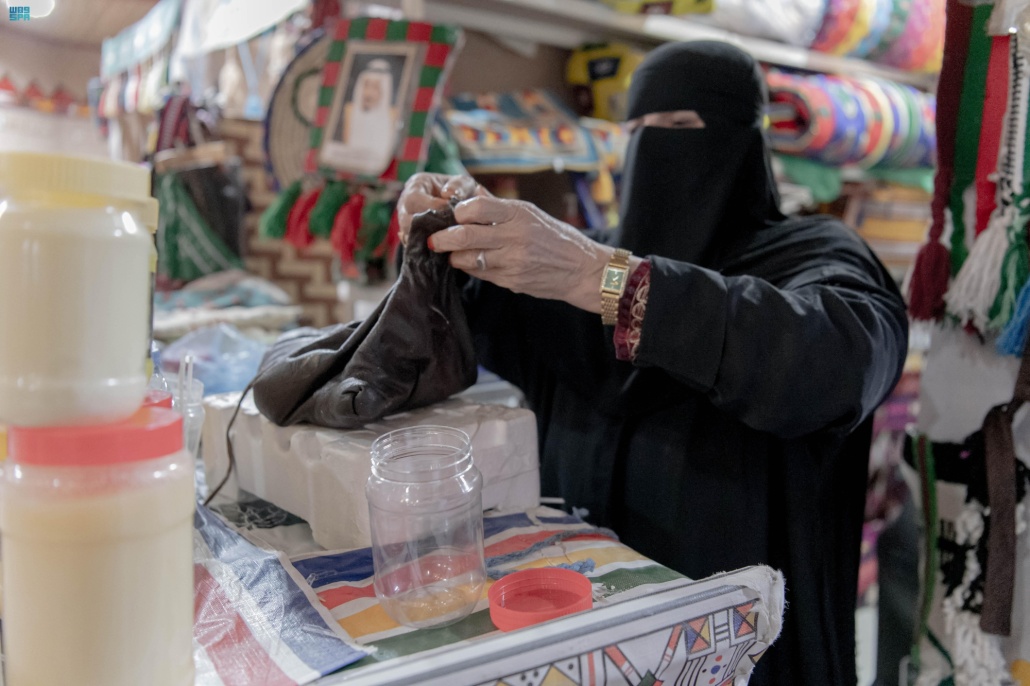 يستخدم السمن بالعديد من الأكلات الشعبية مثل الخميعة والفتية والعصيدة