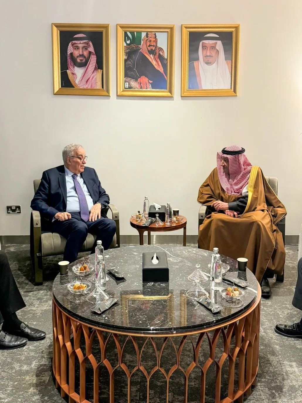 توافد المشاركين باجتماع سوريا إلى الرياض