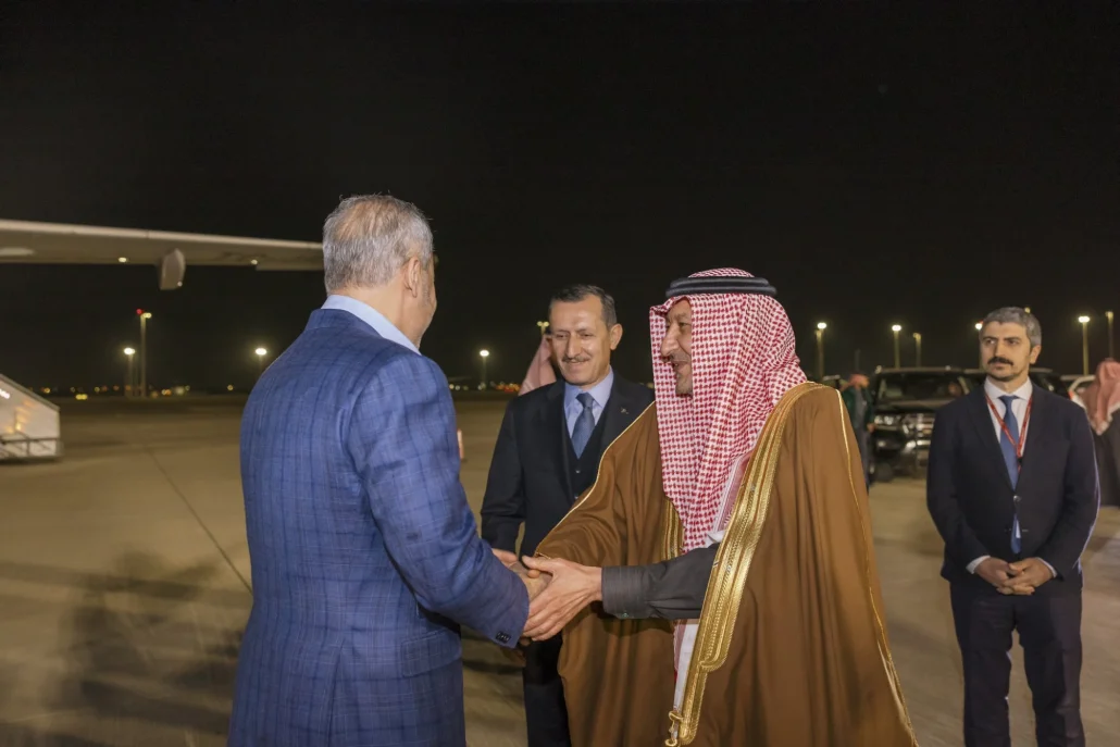 توافد المشاركين باجتماع سوريا إلى الرياض