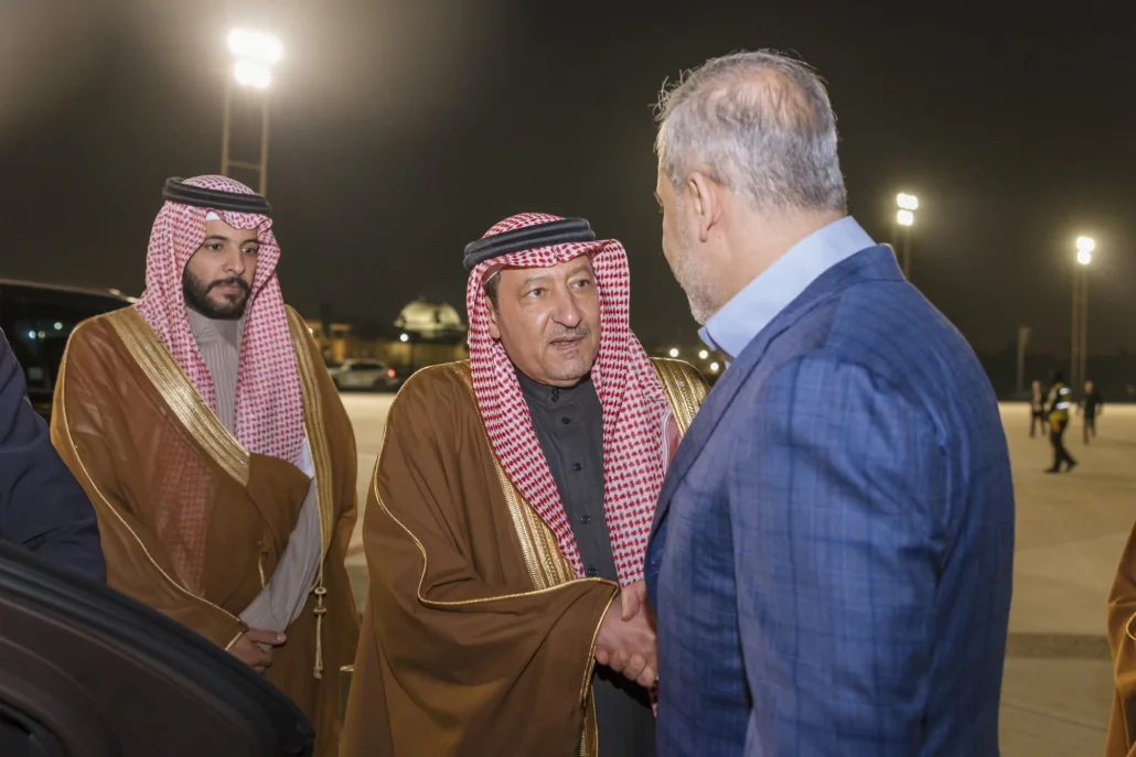 توافد المشاركين باجتماع سوريا إلى الرياض