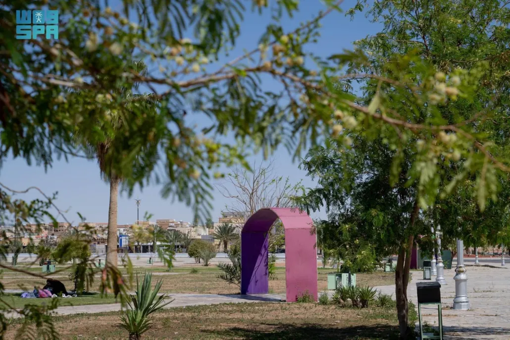 تحتضن الحديقة مجمعًا متكاملًا لألعاب الأطفال