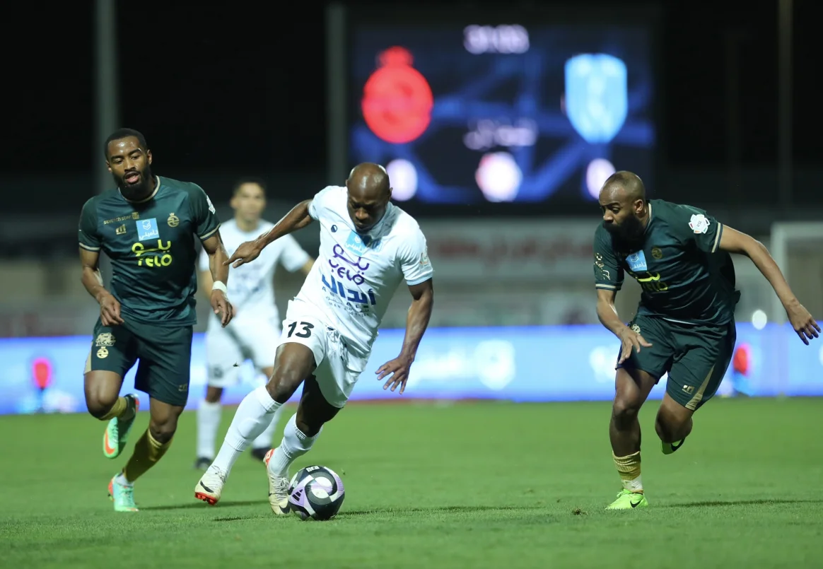 الأخدود يهزم الخلود بشق الأنفس في دوري روشن