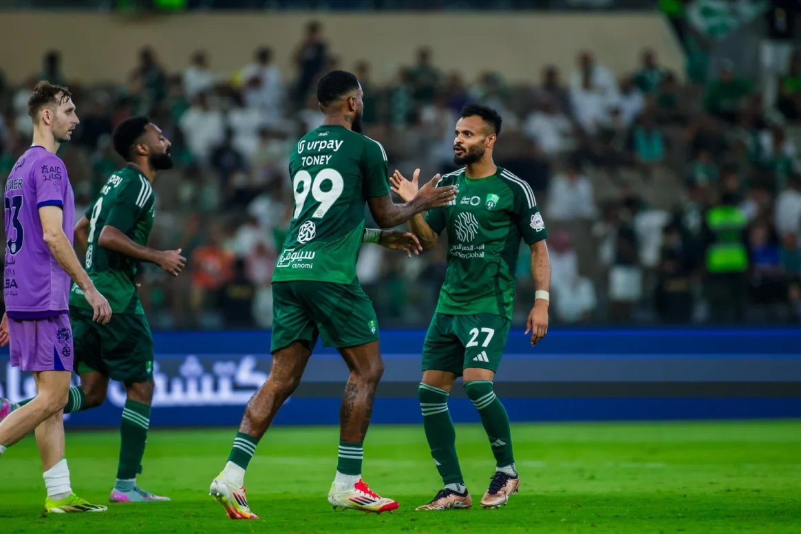 الأهلي يفوز على الخلود برباعية في روشن