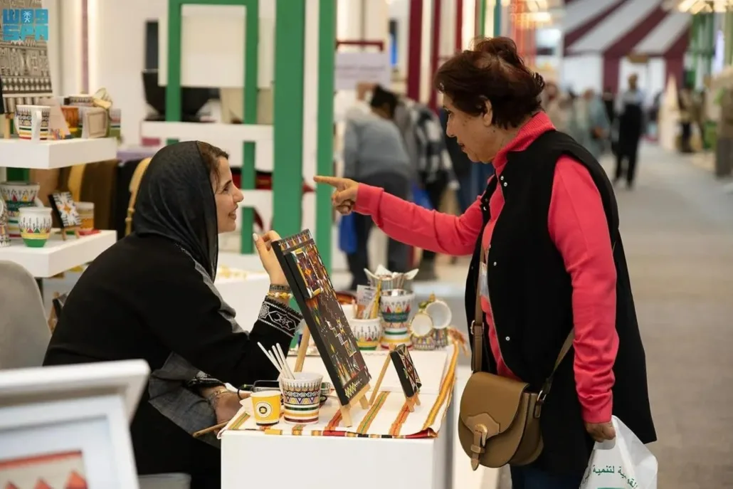 فن القط العسيري رمز ثقافي يروي قصة عسير وتاريخها العريق