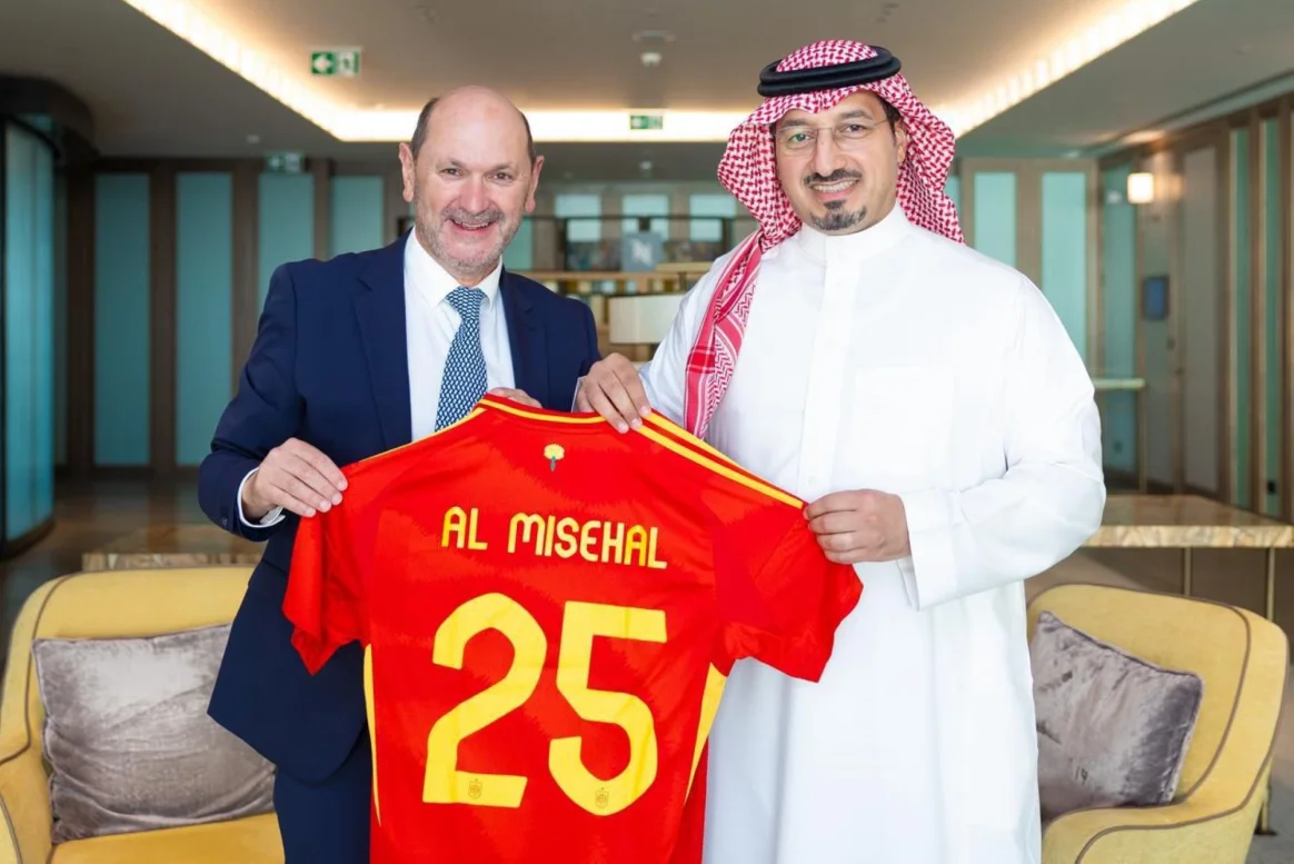 المسحل يلتقي برئيس الاتحاد الإسباني