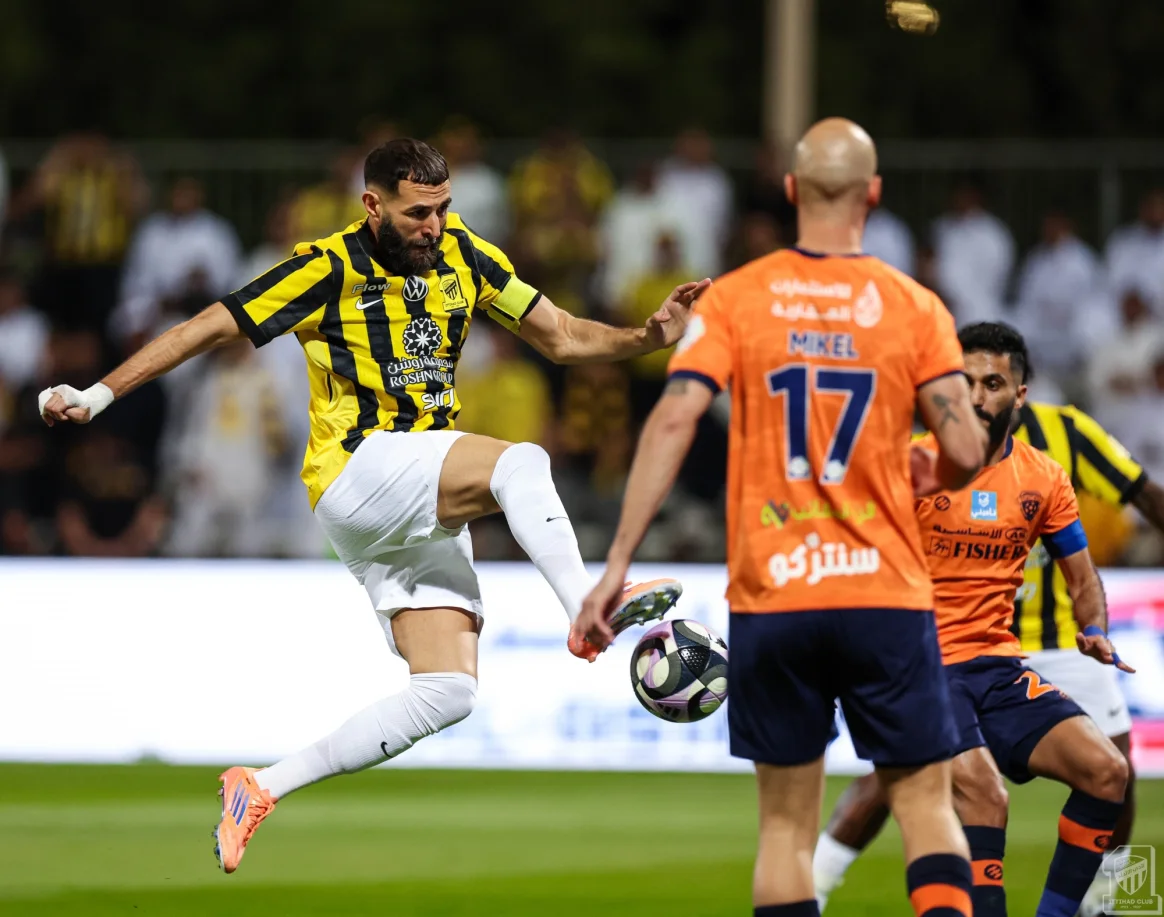 اصابة كريم بنزيما لاعب الاتحاد