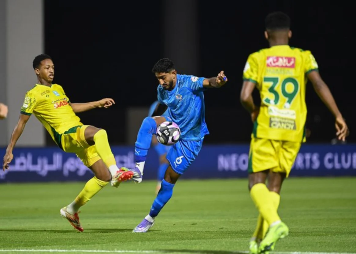 مباراة نيوم والخليج