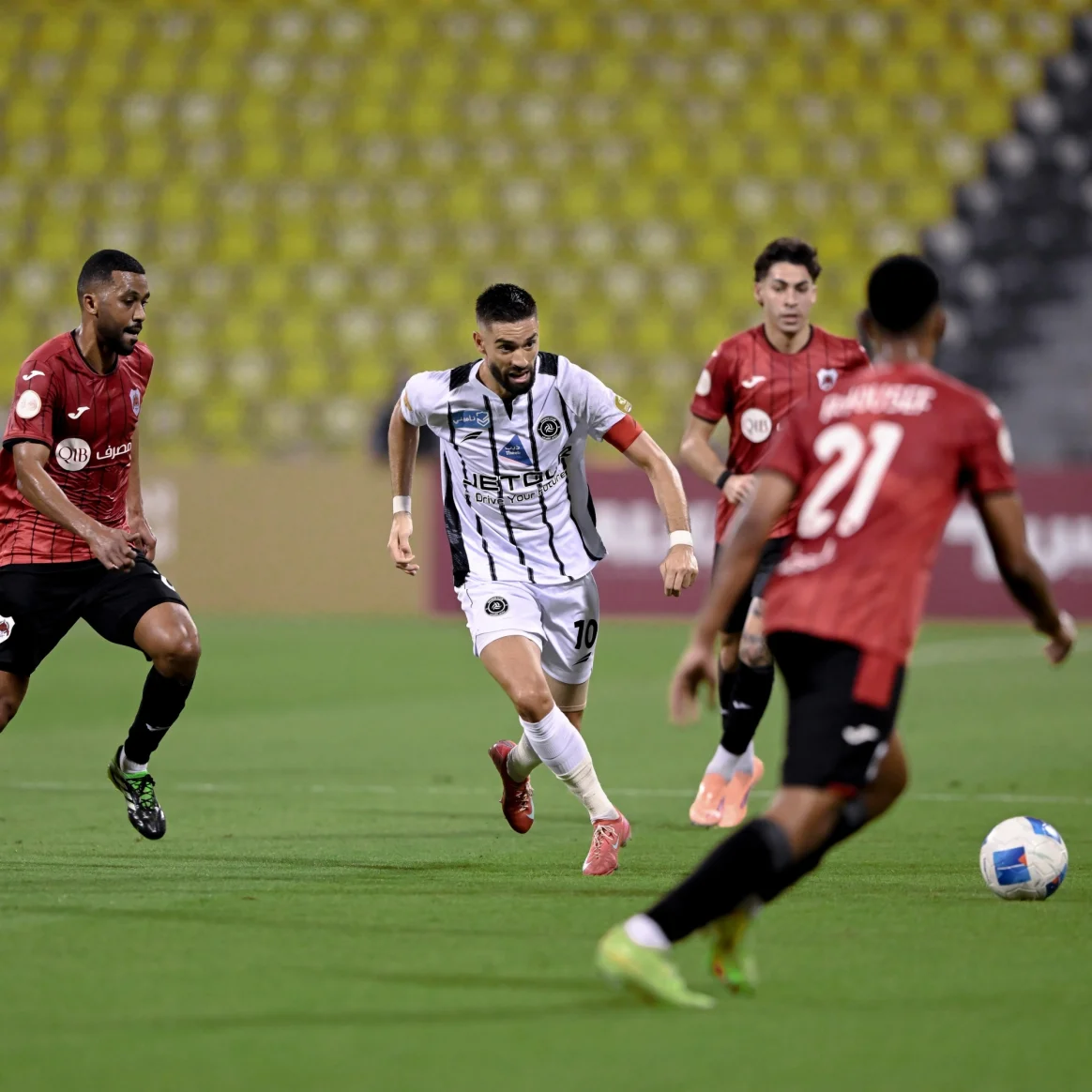 جانب من مباراة الشباب والريان القطري