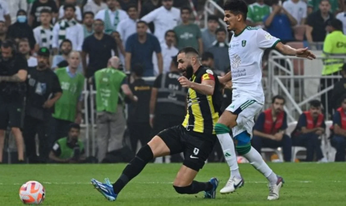 كريم بنزيما في مواجهة الأهلي