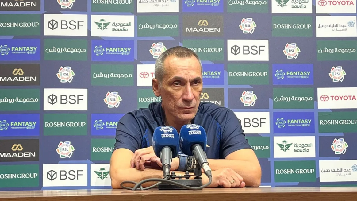 اليوناني جورجيوس دونيس، المدير الفني لفريق الخليج