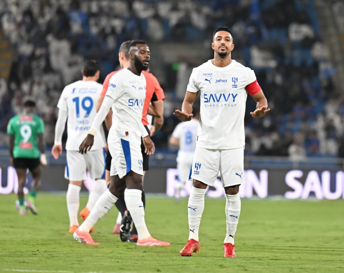 سالم الدوسري يسجل هدفين في فوز الهلال برباعية على النجمة بالدوري السعودي