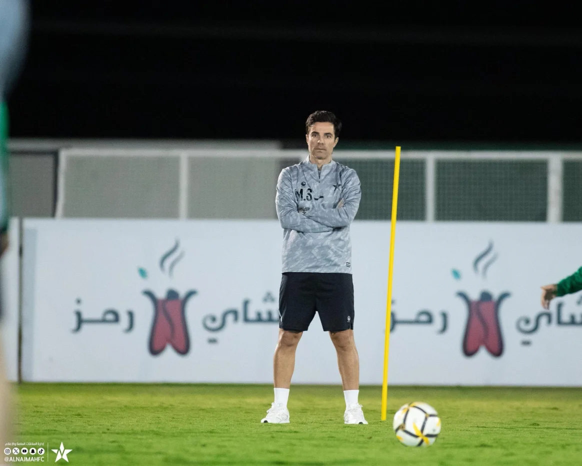 مدرب فريق النجم ماريو سيلفا