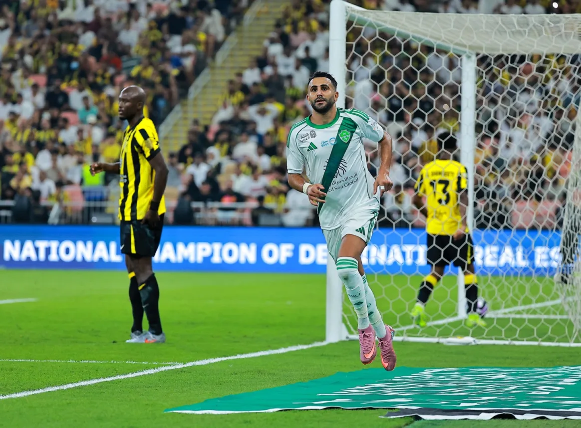 رياض محرز في مباراة الأهلي والاتحاد