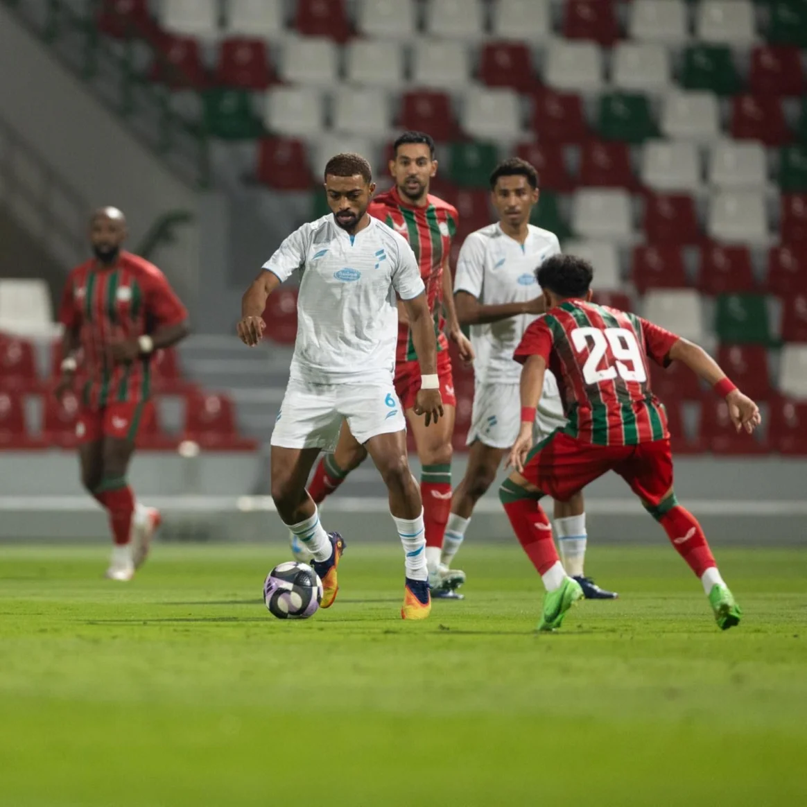 جانب من مباراة الاتفاق أمام الفتح