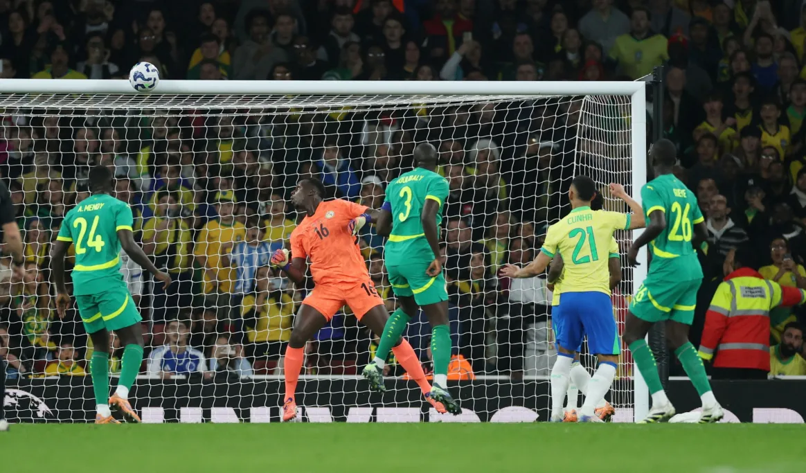 جانب من مواجهة البرازيل والسنغال