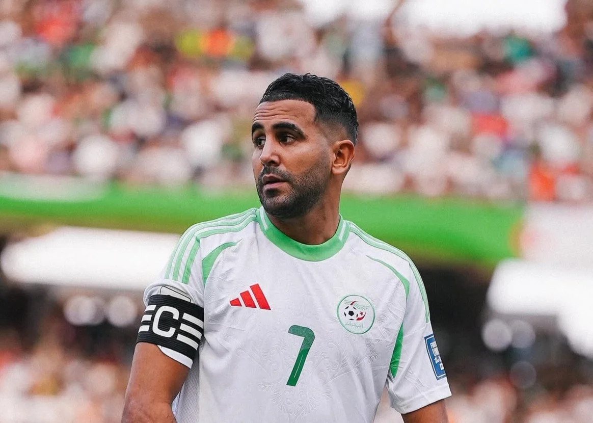 رياض محرز لاعب الأهلي ومنتخب الجزائر