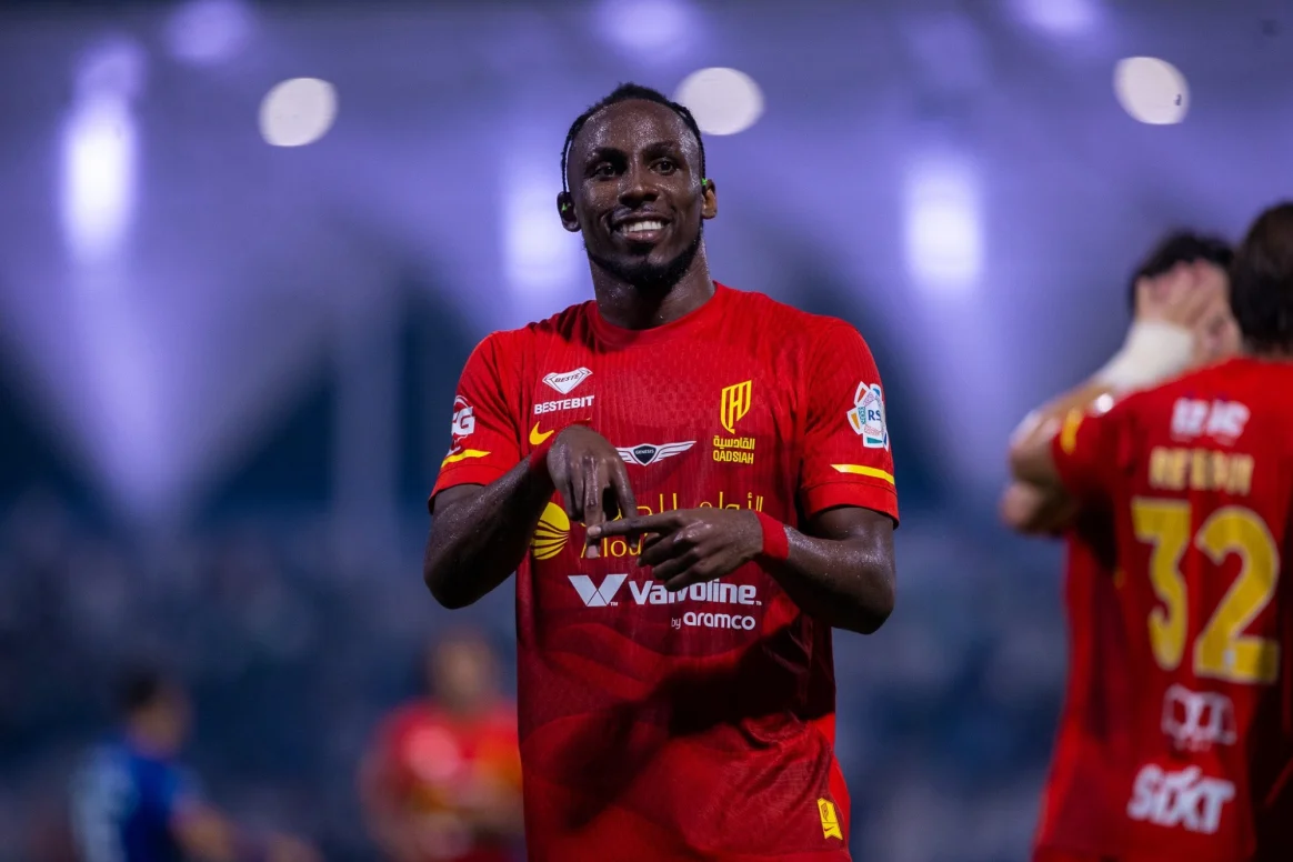 جوليان كينونيس لاعب القادسية