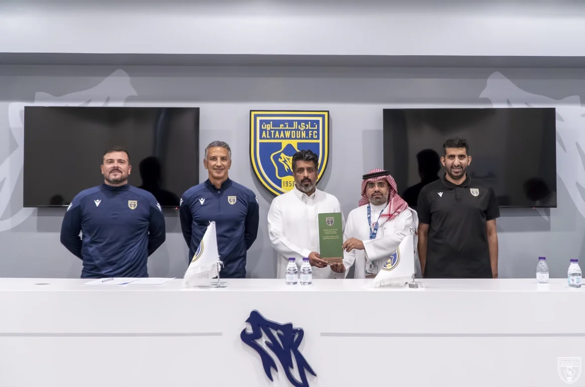 جانب من محاضرة عن مخاطر المنشطات في نادي التعاون