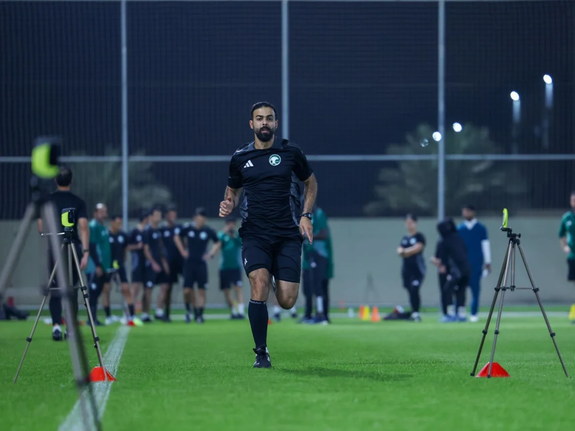 حكام دوري روشن للمحترفين