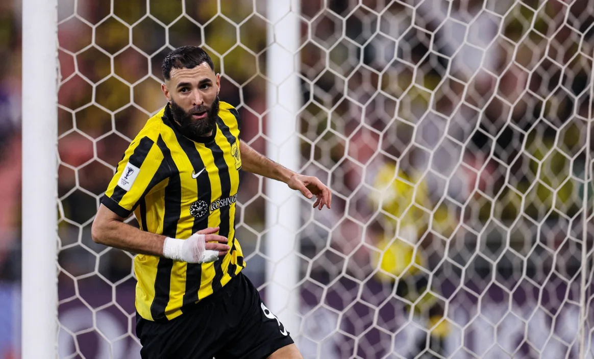 كريم ينزيما لاعب الاتحاد