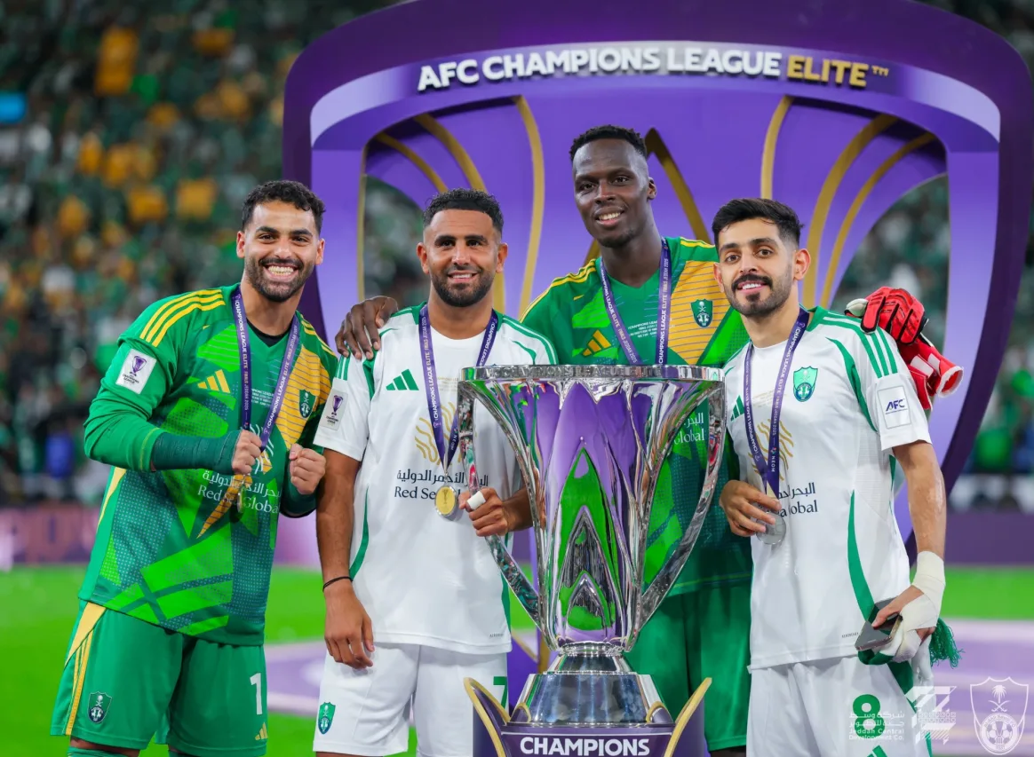 محرز وميندي وفيرمينو يدخلون التاريخ بعد تتويج الأهلي